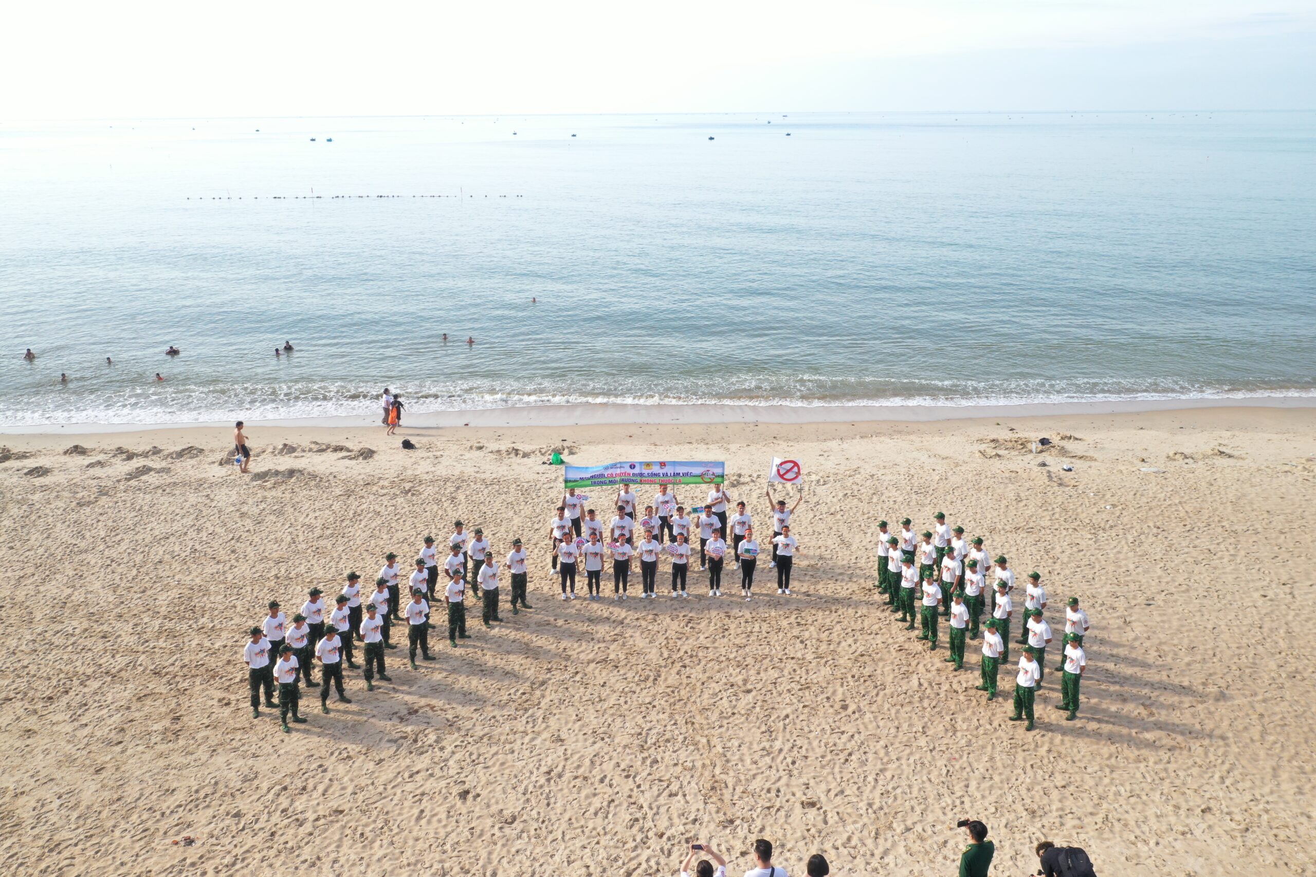 Youth Union in Vietnam advocate for smoke-free beaches