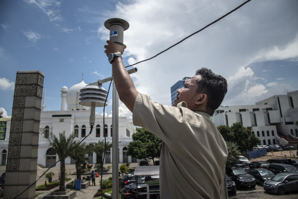 Plastic Is in the Air: Tackling the Nexus of Air Pollution and Plastic
